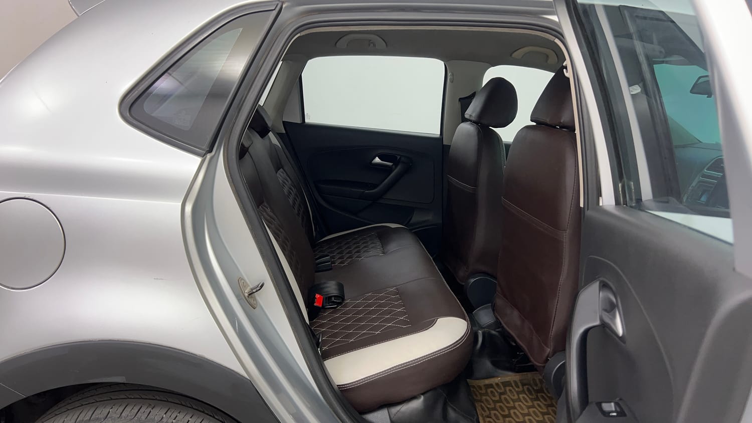 Used 2015 Volkswagen Polo Highline1.2L (P) Petrol Manual interior RIGHT SIDE REAR DOOR CABIN VIEW
