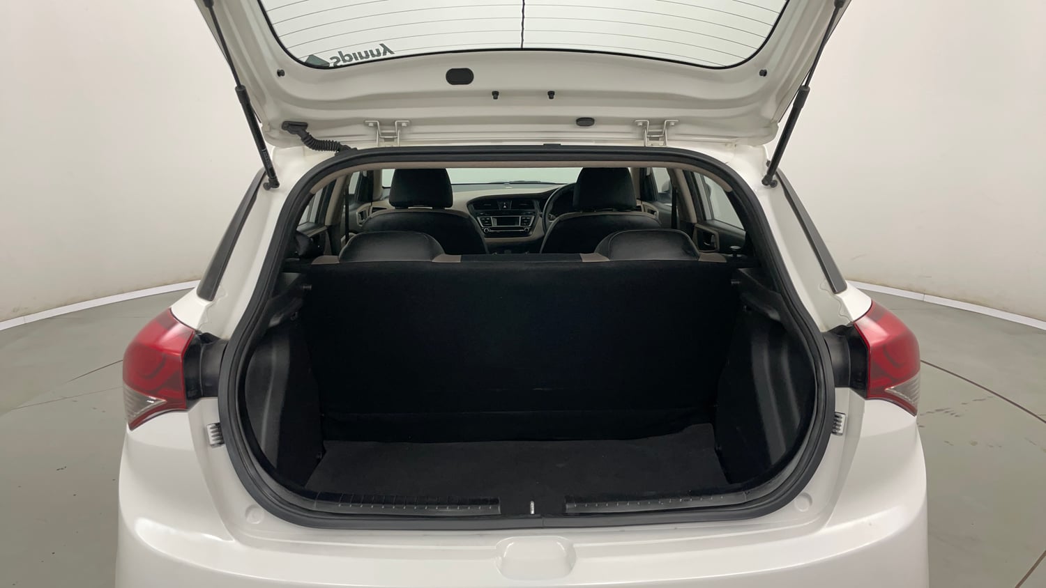 Used 2017 Hyundai Elite i20 Sportz 1.4 CRDI Diesel Manual interior DICKY INSIDE VIEW