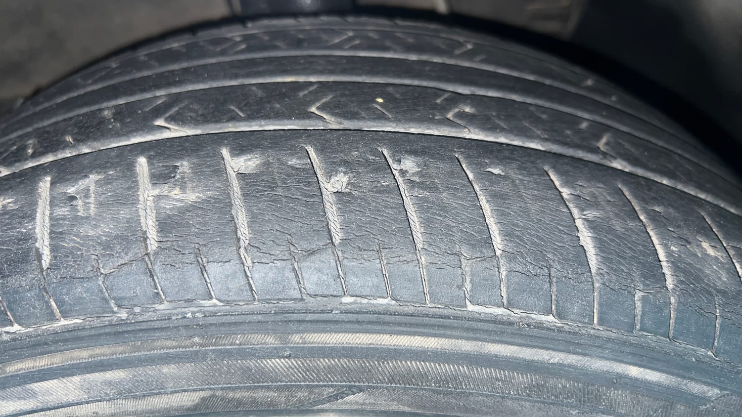 Used 2019 Hyundai Verna SX (O) 1.6 VTVT AT Petrol Automatic tyres RIGHT FRONT TYRE TREAD VIEW