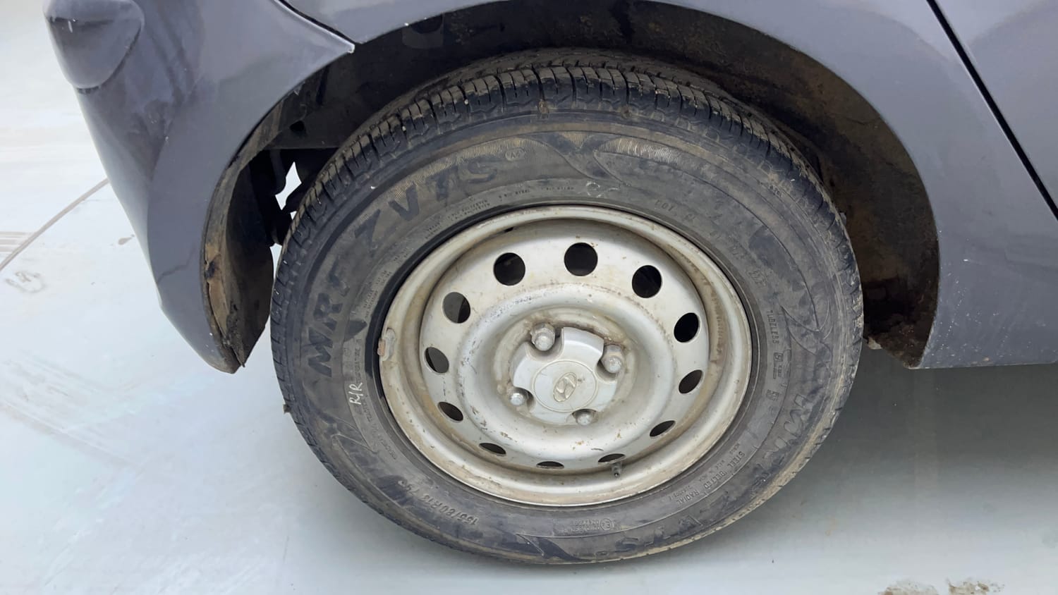 Used 2013 Hyundai i10 Era 1.1 iRDE2 Petrol Manual tyres RIGHT REAR TYRE RIM VIEW