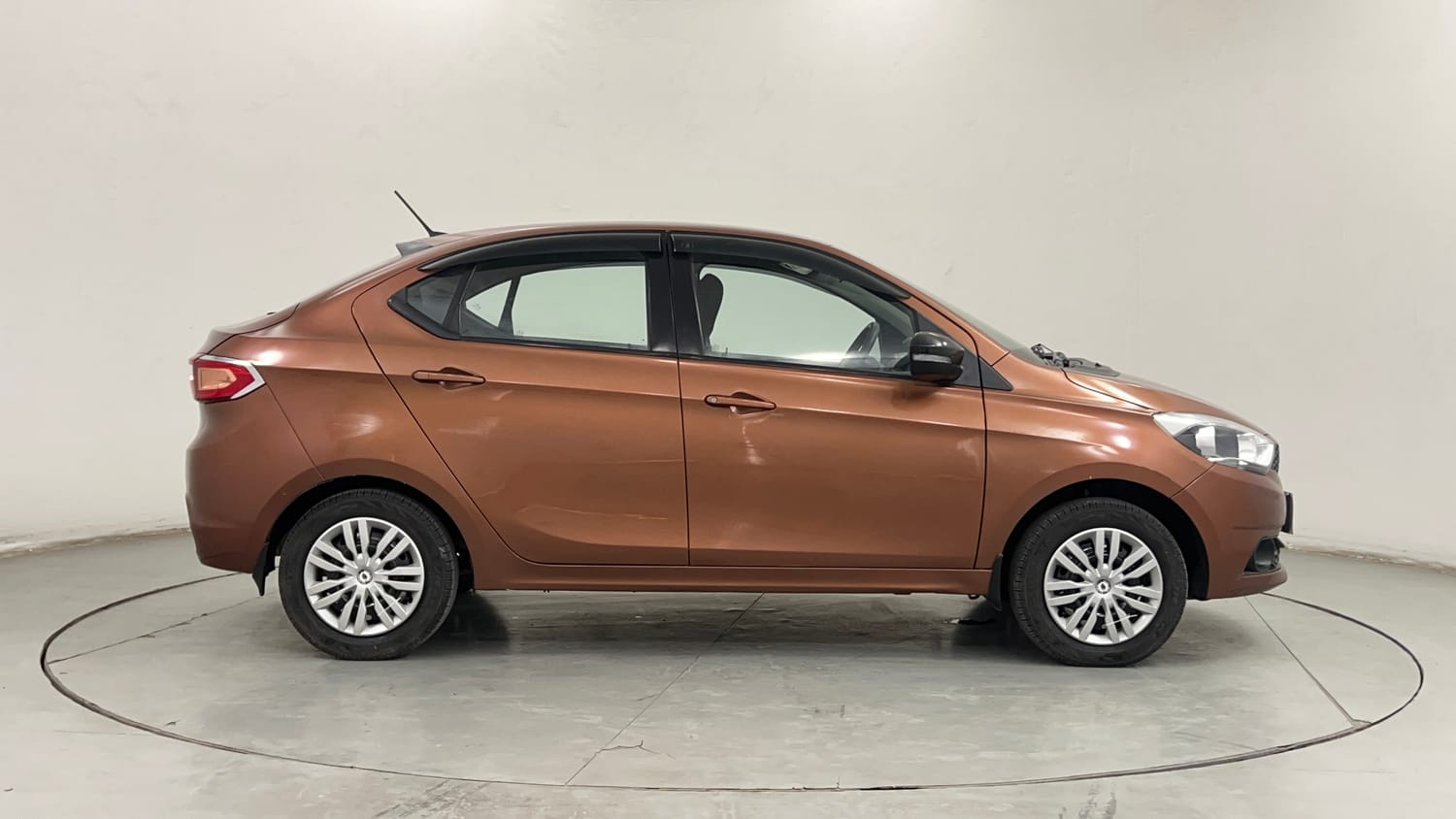Used 2018 Tata Tigor Revotron XT Petrol + CNG (Outside Fitted) Cng Manual exterior RIGHT SIDE VIEW