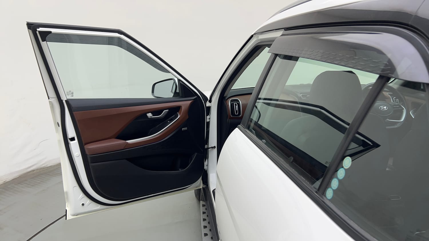 Used 2021 Hyundai Alcazar Signature (O) 6 STR 2.0 Petrol AT Petrol Automatic interior LEFT FRONT DOOR OPEN VIEW