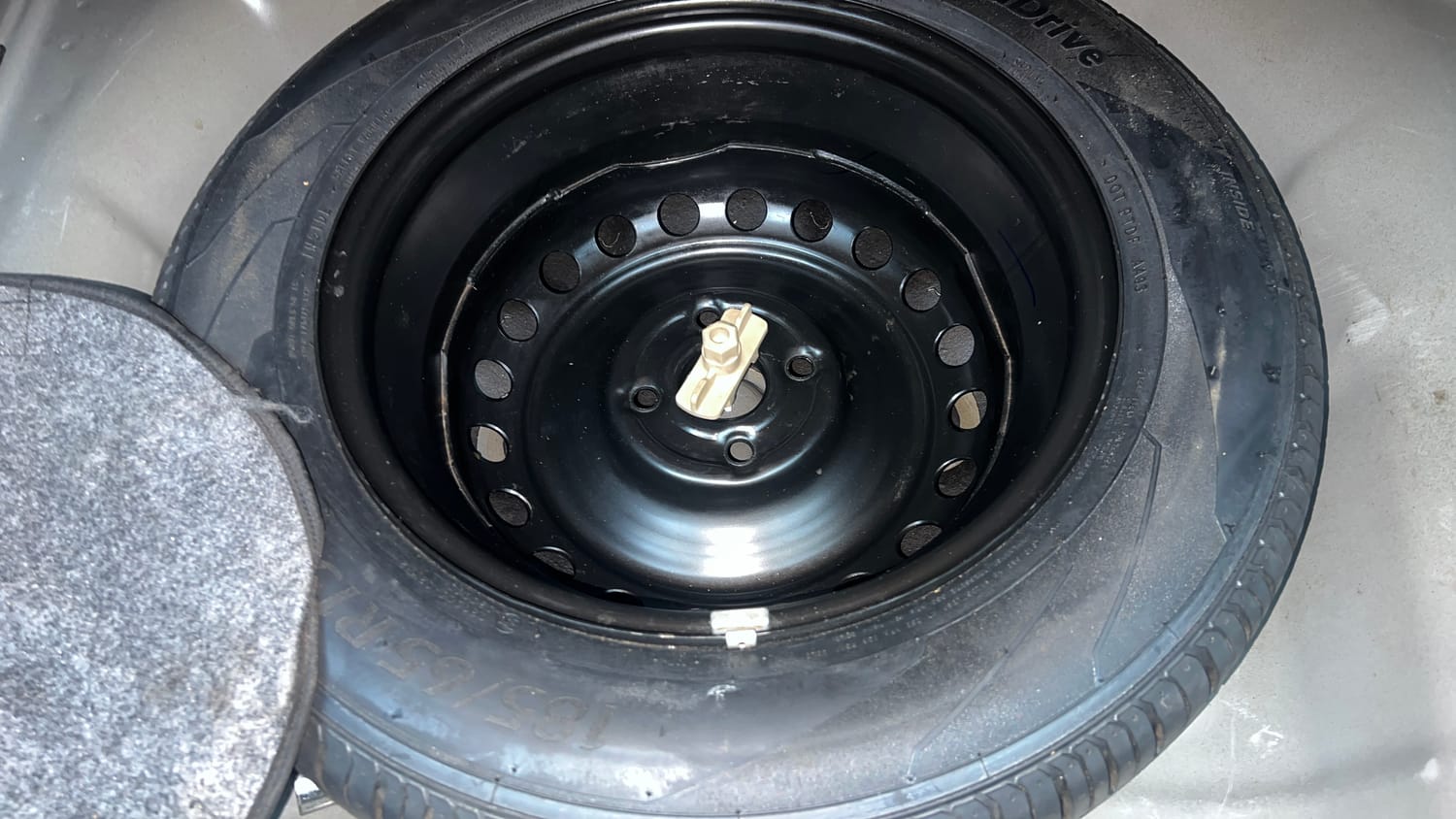 Used 2019 Hyundai Verna SX (O) 1.6 VTVT AT Petrol Automatic tyres SPARE TYRE VIEW