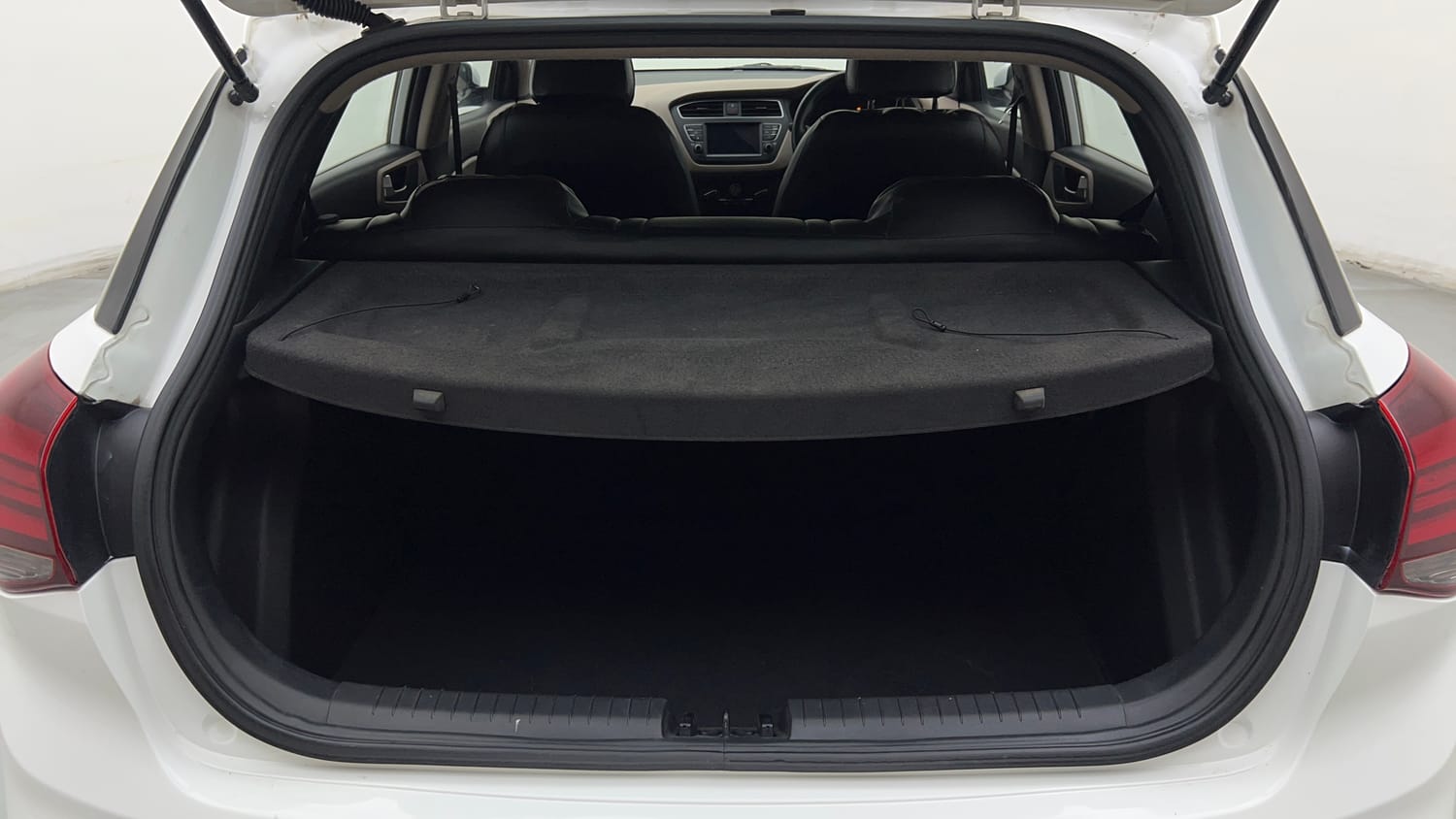 Used 2020 Hyundai Elite i20 Sportz Plus 1.2 Petrol Manual interior DICKY INSIDE VIEW