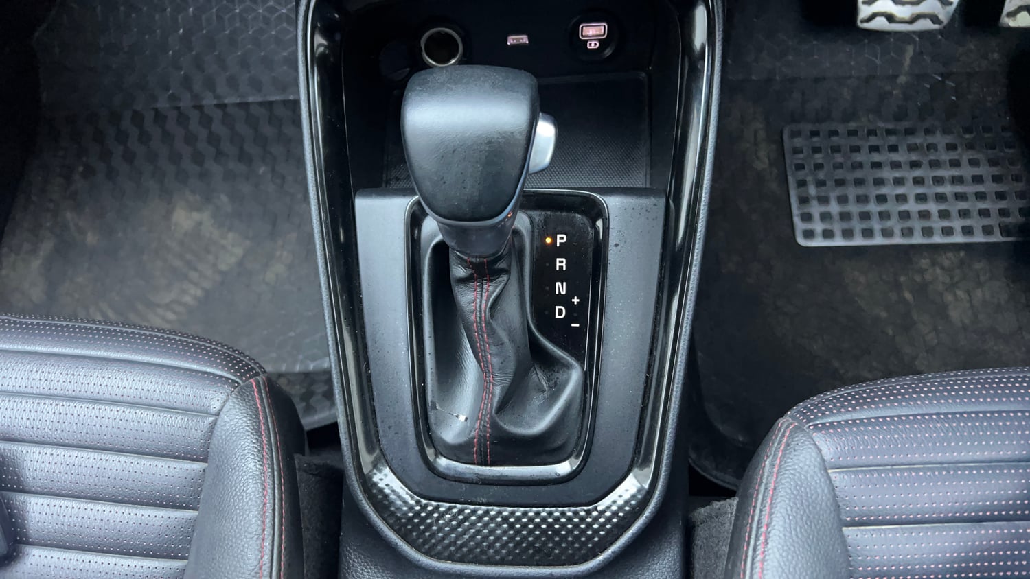 Used 2020 Kia Sonet GTX Plus 1.0 DCT Petrol Automatic interior GEAR  KNOB VIEW