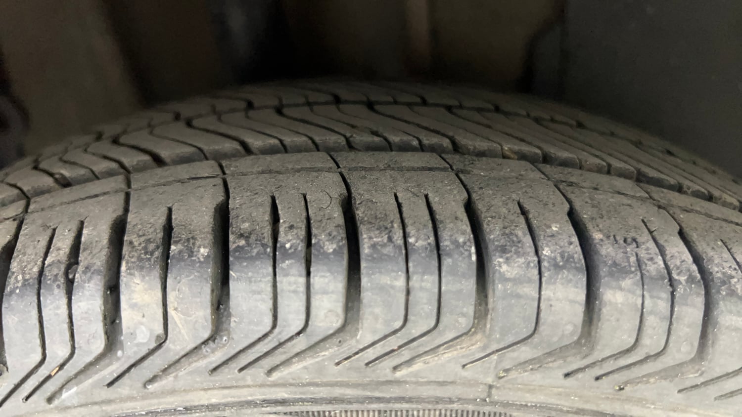Used 2018 Tata Tigor Revotron XT Petrol + CNG (Outside Fitted) Cng Manual tyres RIGHT REAR TYRE TREAD VIEW