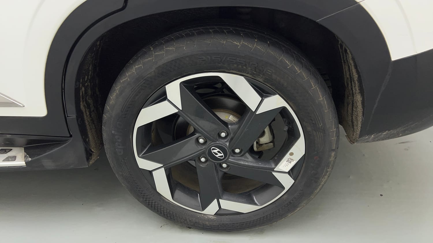 Used 2021 Hyundai Alcazar Signature (O) 6 STR 2.0 Petrol AT Petrol Automatic tyres LEFT REAR TYRE RIM VIEW