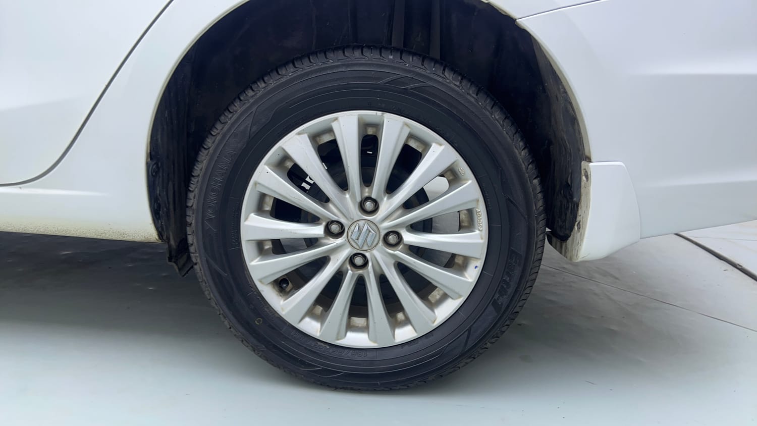 Used 2022 Maruti Suzuki Ciaz Zeta 1.5 AT Petrol Automatic tyres LEFT REAR TYRE RIM VIEW