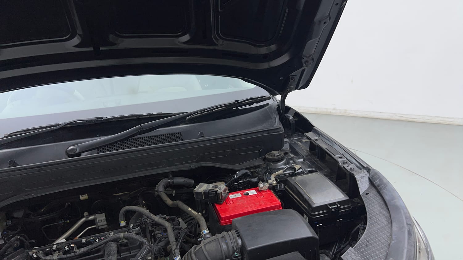 Used 2024 Hyundai Venue E 1.2 Petrol Petrol Manual engine ENGINE LEFT SIDE HINGE & APRON VIEW