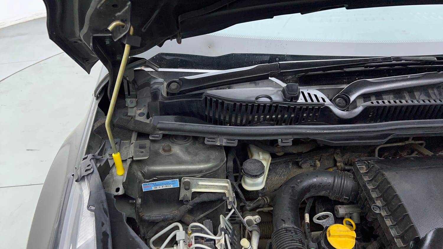 Used 2021 Tata Nexon XZ Plus Petrol Manual engine ENGINE RIGHT SIDE HINGE & APRON VIEW