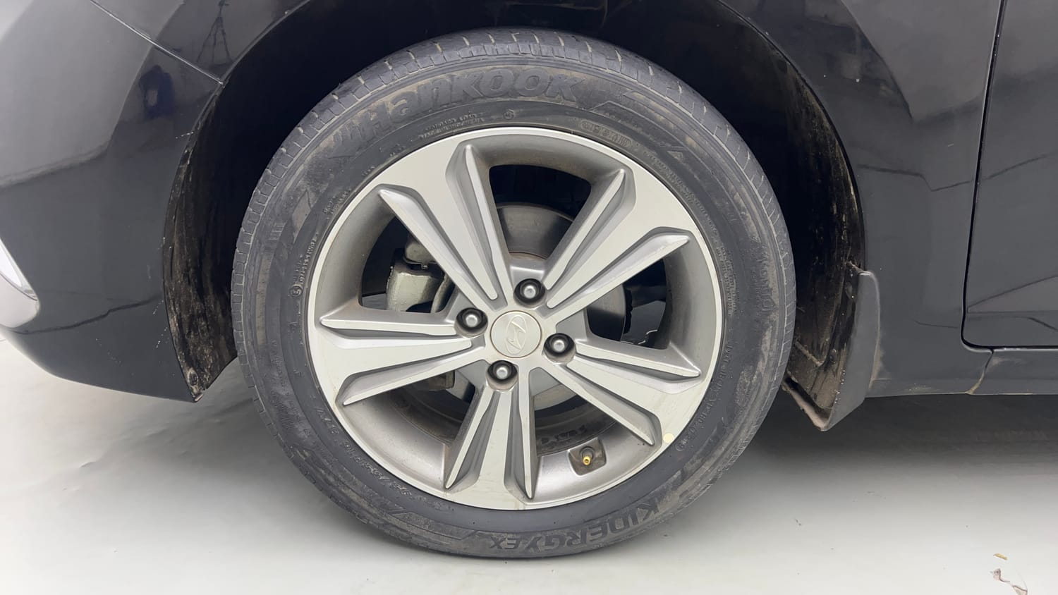 Used 2019 Hyundai Verna SX (O) 1.6 VTVT AT Petrol Automatic tyres LEFT FRONT TYRE RIM VIEW