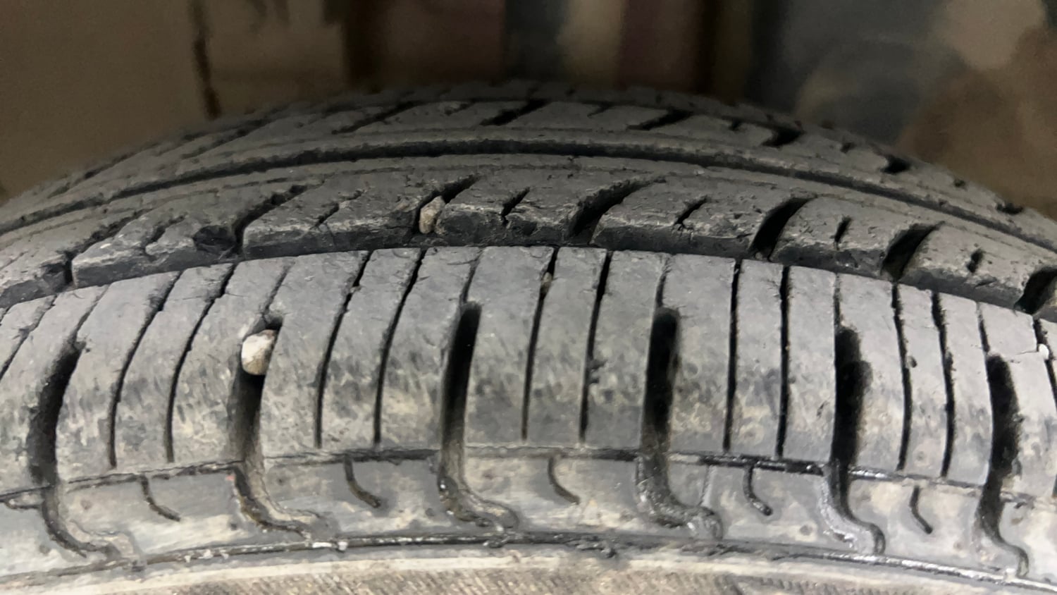 Used 2018 Renault Kwid 1.0 RXT Petrol Manual tyres LEFT FRONT TYRE TREAD VIEW
