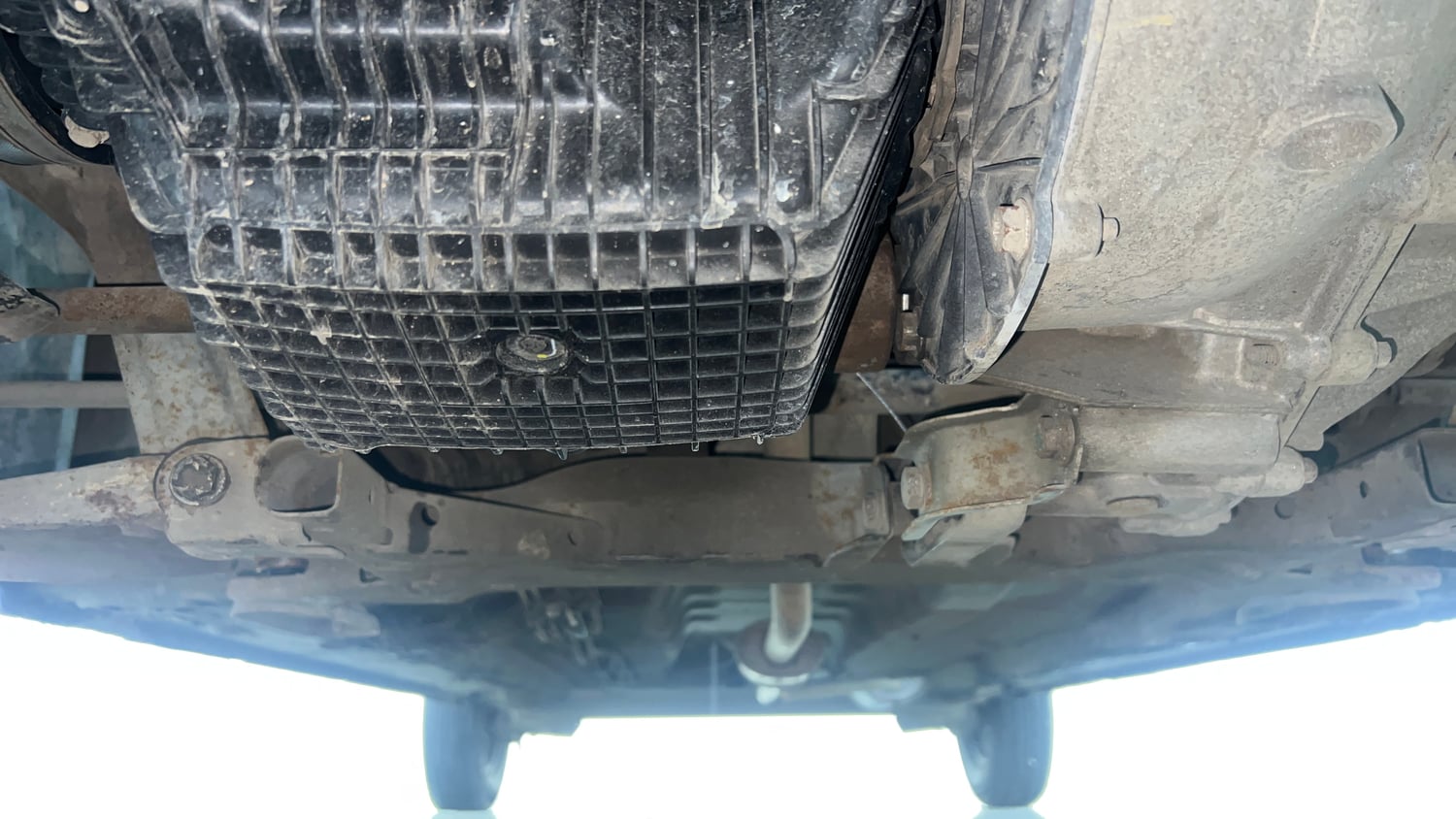 Used 2017 Renault Kwid CLIMBER 1.0 AMT Petrol Automatic extra FRONT LEFT UNDERBODY VIEW