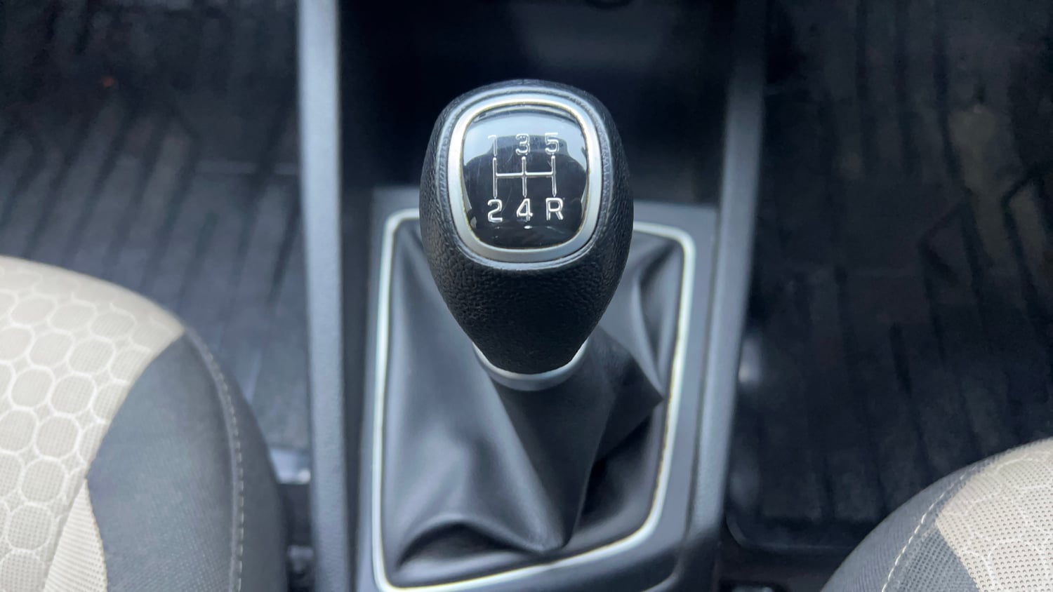 Used 2017 Hyundai Elite i20 Asta 1.2 (O) Petrol Manual interior GEAR  KNOB VIEW