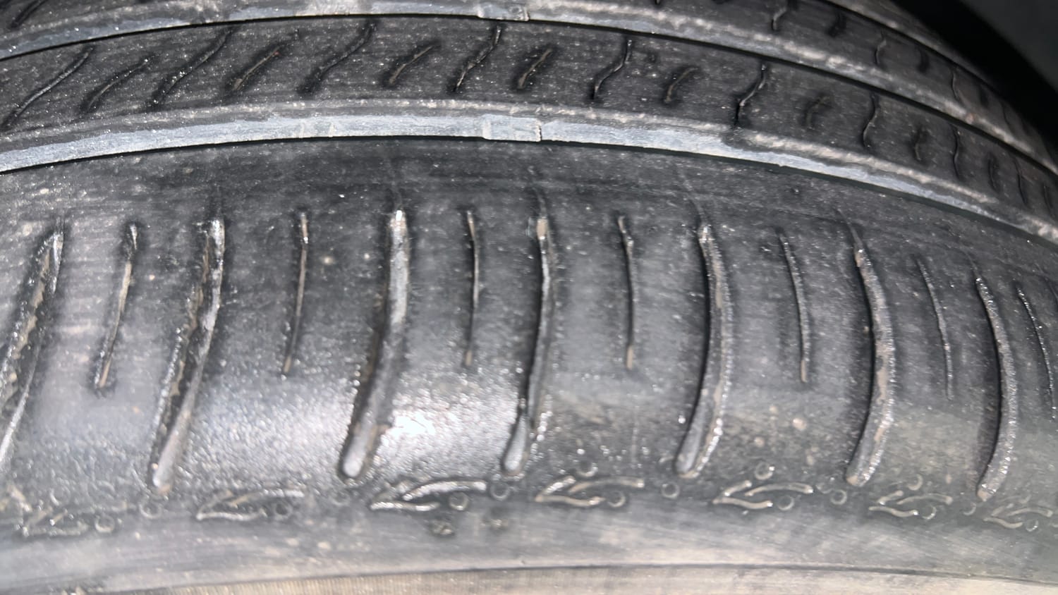 Used 2024 Volkswagen Virtus Comfortline 1.0 TSI MT Petrol Manual tyres RIGHT FRONT TYRE TREAD VIEW