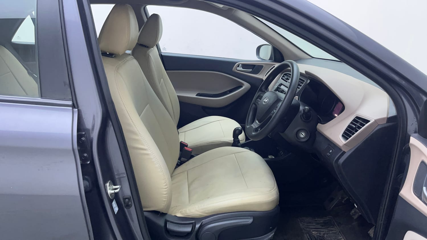 Used 2019 Hyundai Elite i20 Sportz Plus 1.2 Petrol Manual interior RIGHT SIDE FRONT DOOR CABIN VIEW