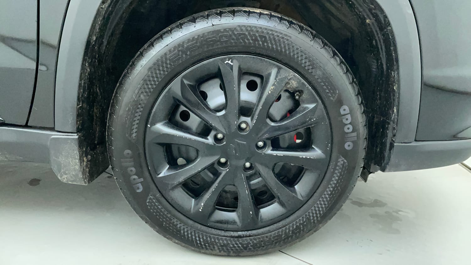 Used 2026 Maruti Suzuki Grand Vitara Delta Smart Hybrid Petrol Manual tyres RIGHT FRONT TYRE RIM VIEW