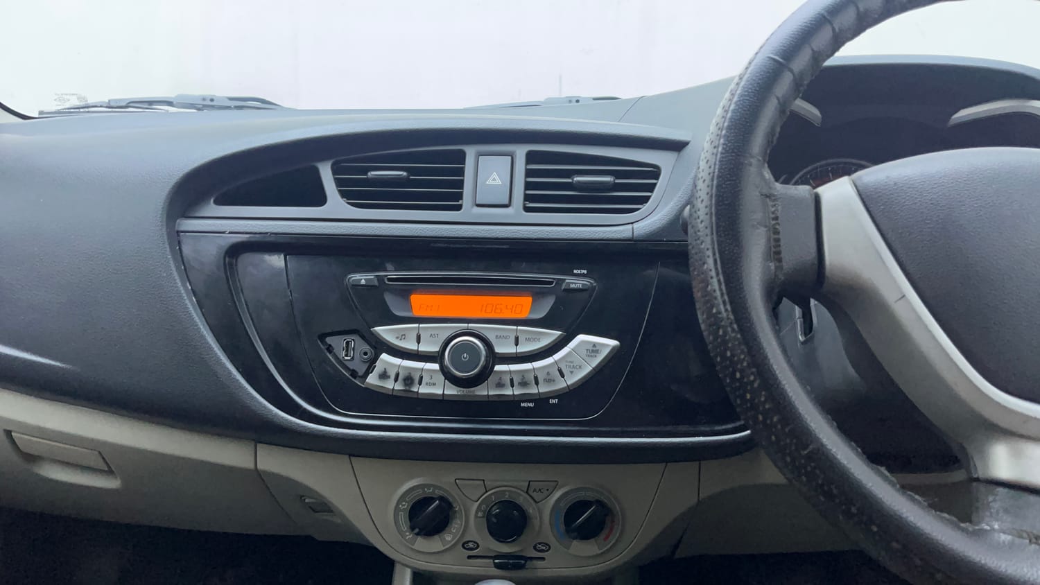 Used 2015 Maruti Suzuki Alto K10 VXi AMT Petrol Automatic interior MUSIC SYSTEM & AC CONTROL VIEW