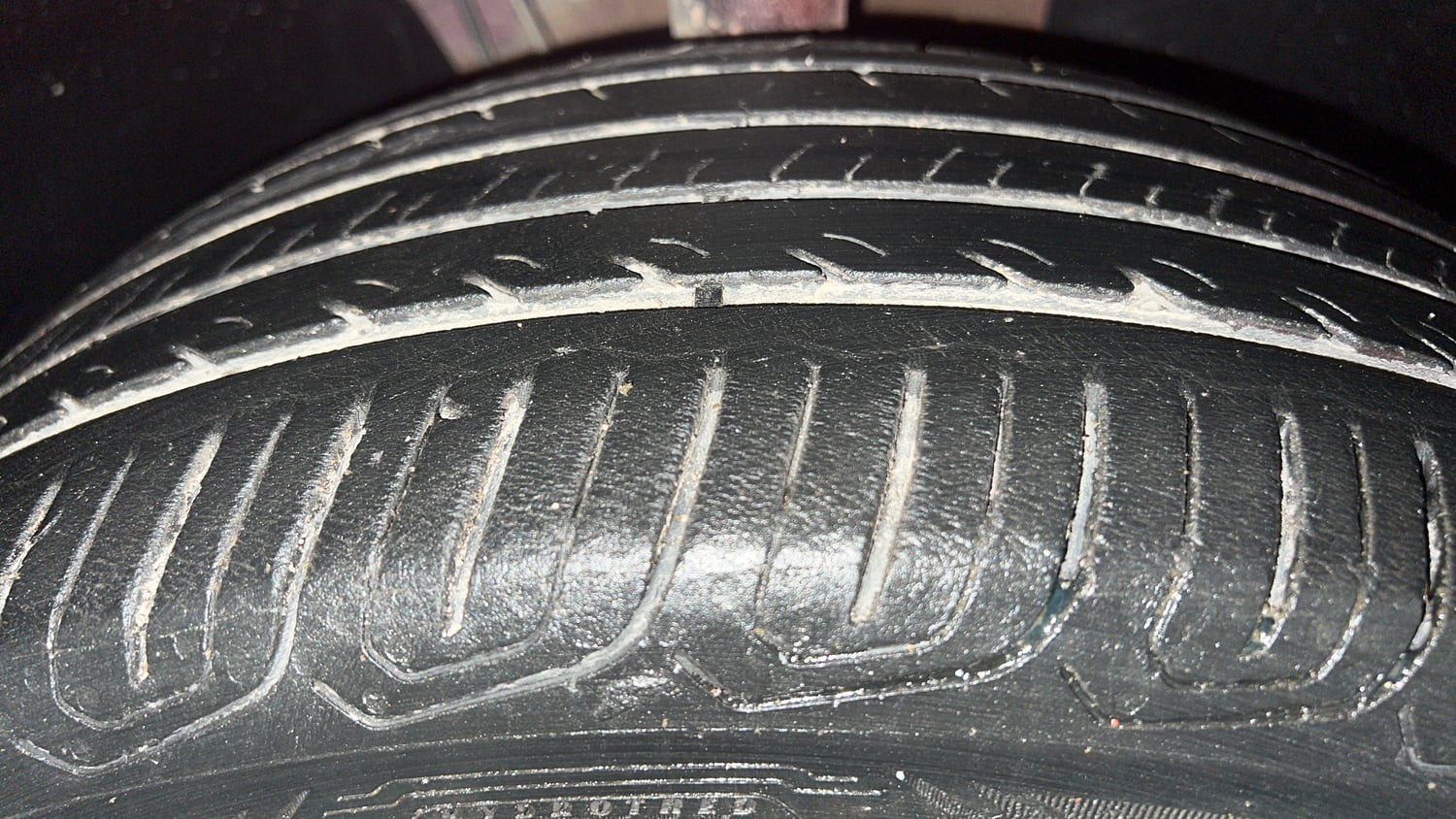 Used 2023 Volkswagen Virtus Topline 1.0 TSI MT Petrol Manual tyres RIGHT FRONT TYRE TREAD VIEW