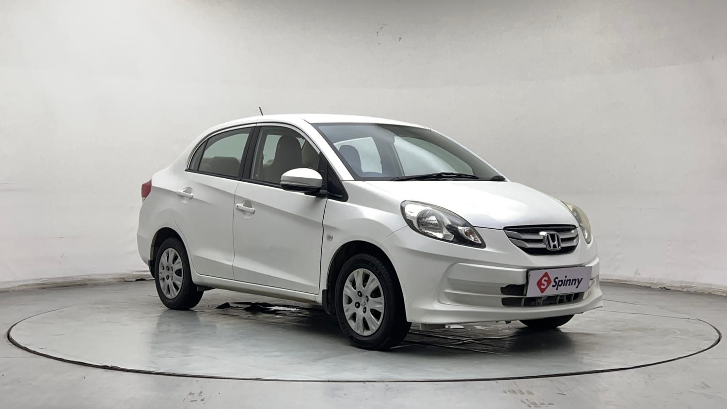 Used 2015 Honda Amaze 1.2 S i-VTEC Petrol Manual exterior RIGHT FRONT CORNER VIEW