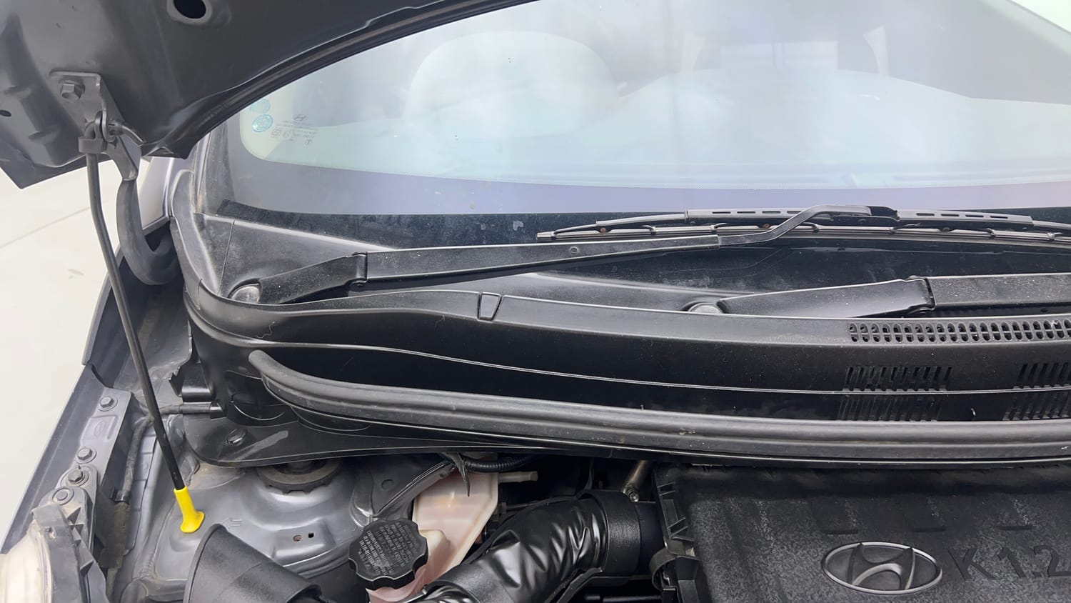 Used 2018 Hyundai Grand i10 Magna 1.2 Kappa VTVT Petrol Manual engine ENGINE RIGHT SIDE HINGE & APRON VIEW