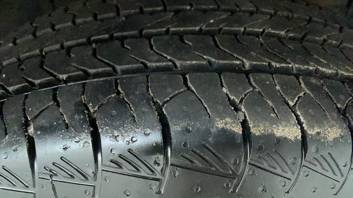 Used 2026 Maruti Suzuki Grand Vitara Delta Smart Hybrid Petrol Manual tyres RIGHT FRONT TYRE TREAD VIEW