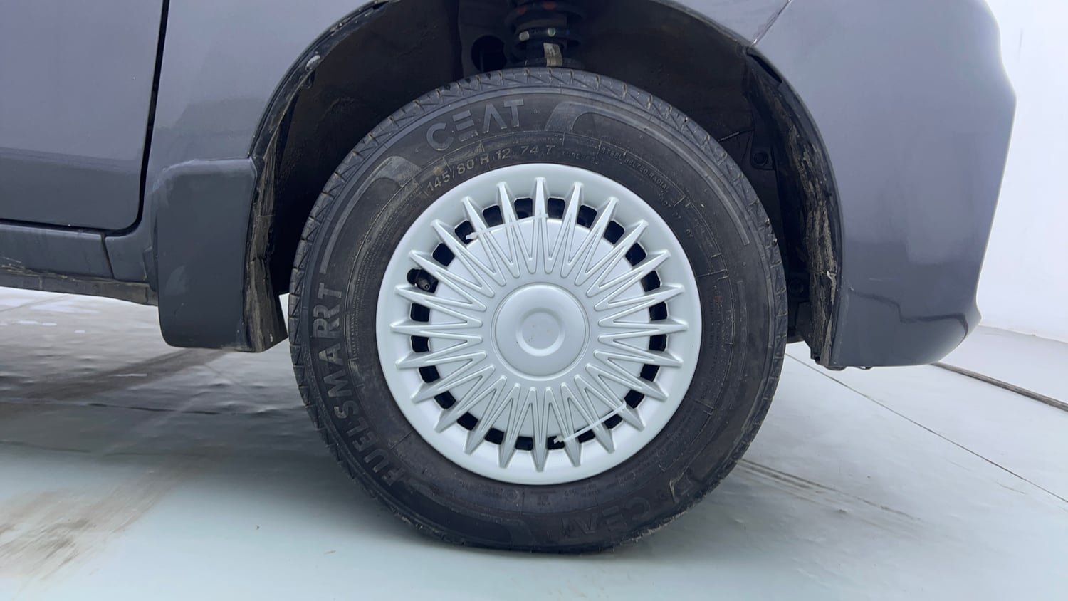 Used 2022 Maruti Suzuki Alto 800 LXi (O) CNG Cng Manual tyres RIGHT FRONT TYRE RIM VIEW