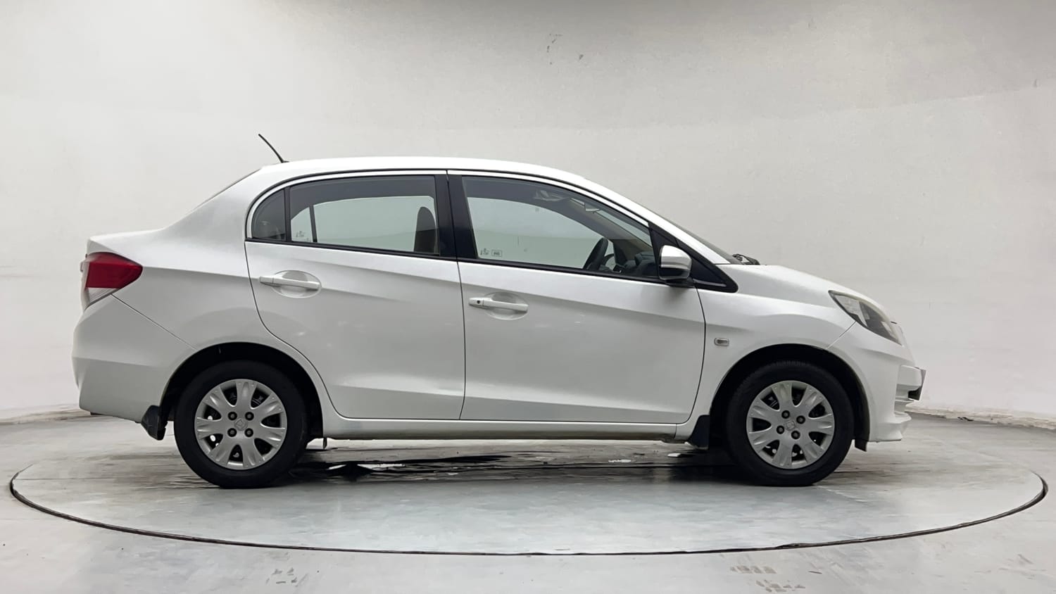 Used 2015 Honda Amaze 1.2 S i-VTEC Petrol Manual exterior RIGHT SIDE VIEW