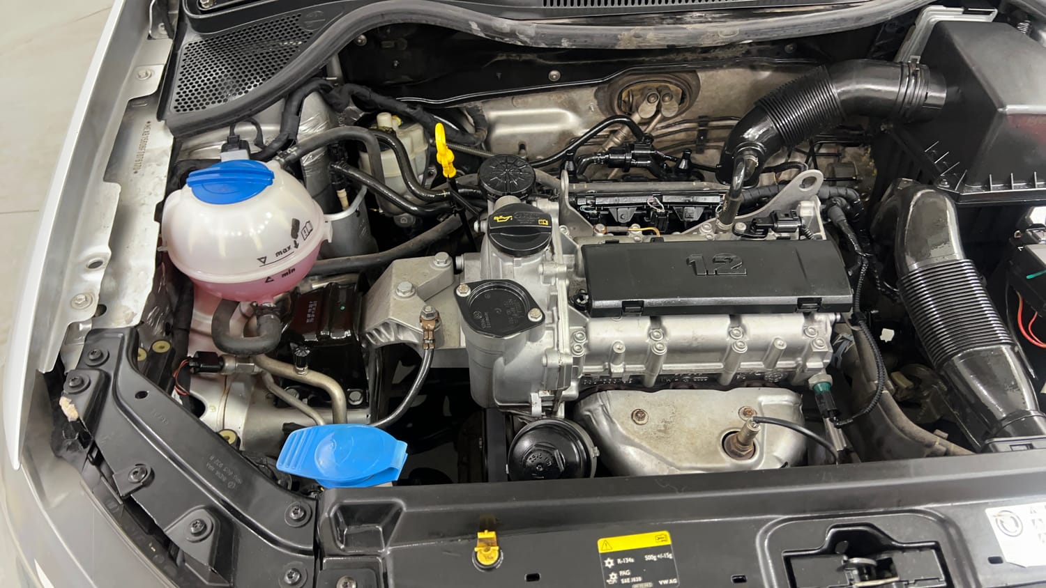 Used 2015 Volkswagen Polo Highline1.2L (P) Petrol Manual engine ENGINE RIGHT SIDE VIEW