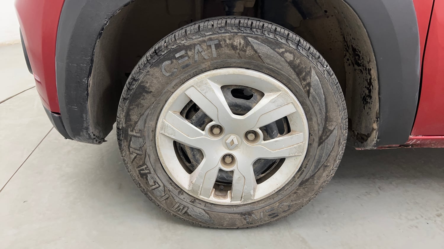 Used 2018 Renault Kwid 1.0 RXT Petrol Manual tyres LEFT FRONT TYRE RIM VIEW