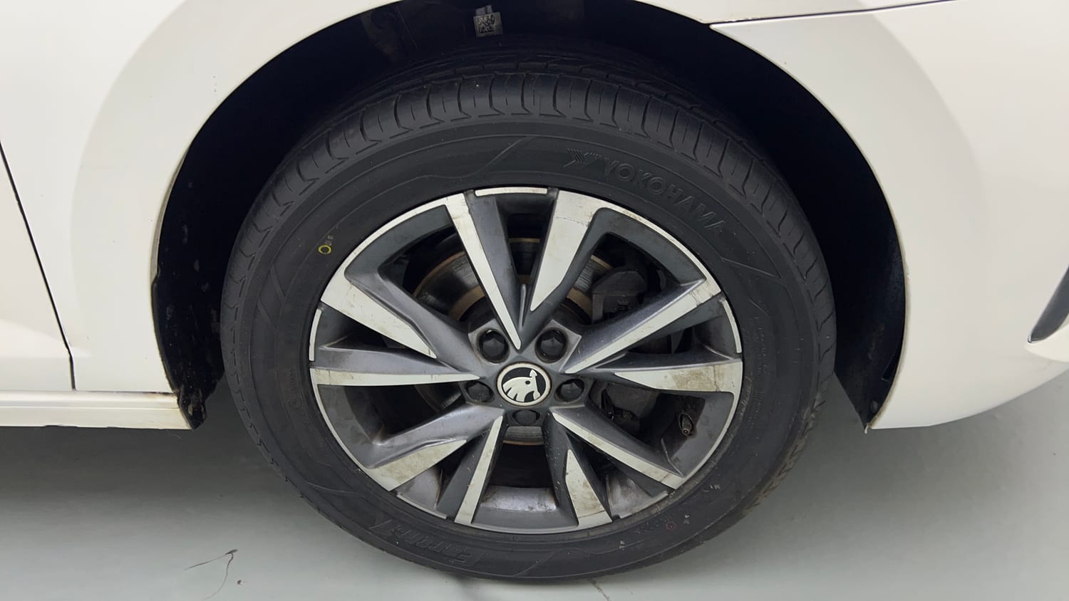 Used 2022 Skoda Slavia Style 1.0L TSI AT Petrol Automatic tyres RIGHT FRONT TYRE RIM VIEW