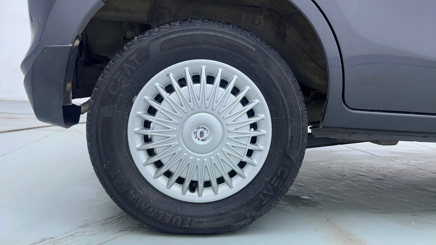 Used 2022 Maruti Suzuki Alto 800 LXi (O) CNG Cng Manual tyres RIGHT REAR TYRE RIM VIEW
