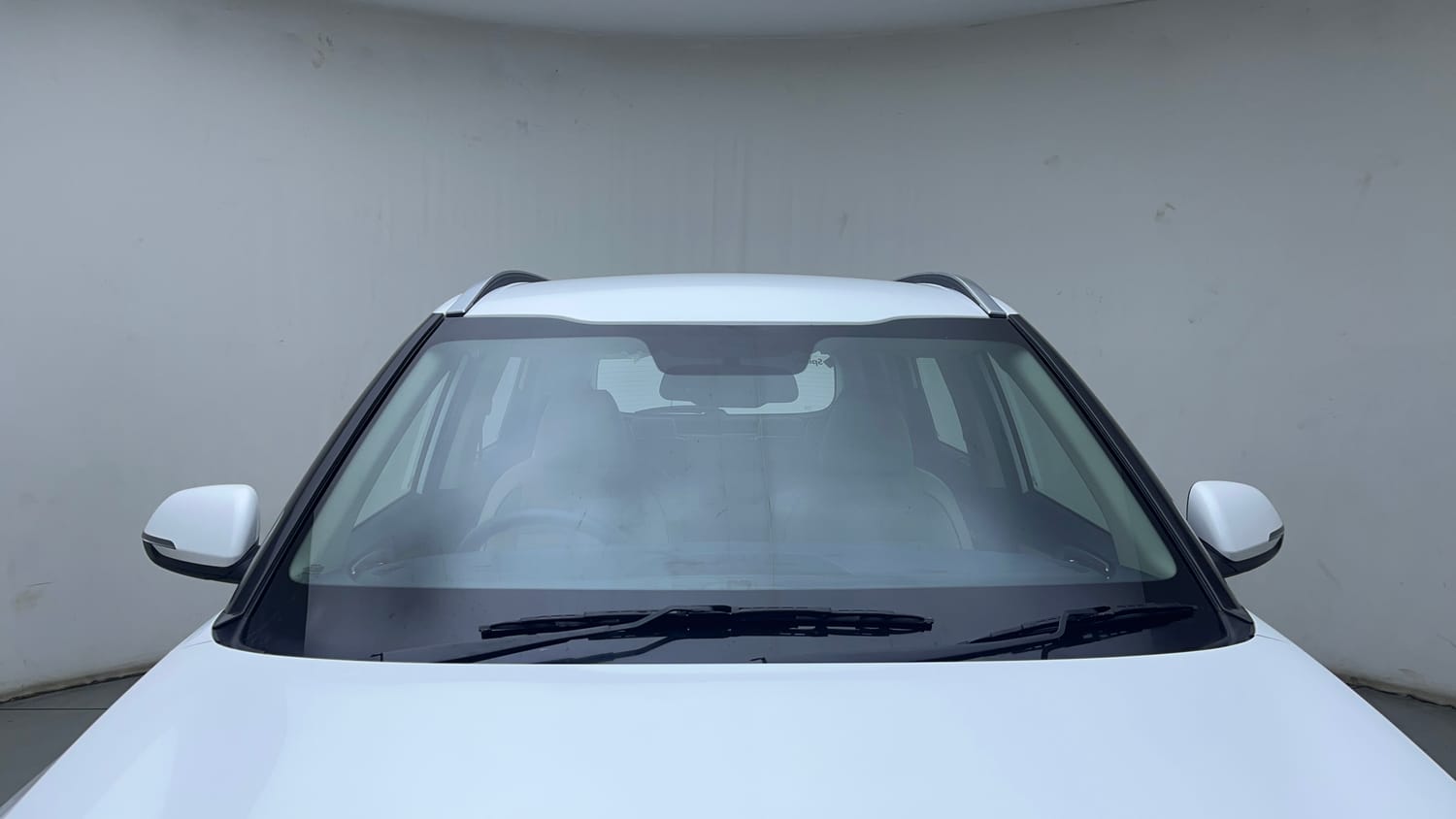 Used 2022 Kia Carens Luxury 1.4 Petrol 7 STR Petrol Manual exterior FRONT WINDSHIELD VIEW