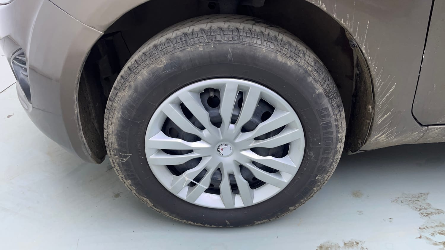 Used 2015 Maruti Suzuki Ritz Vxi BS-IV Petrol Manual tyres LEFT FRONT TYRE RIM VIEW