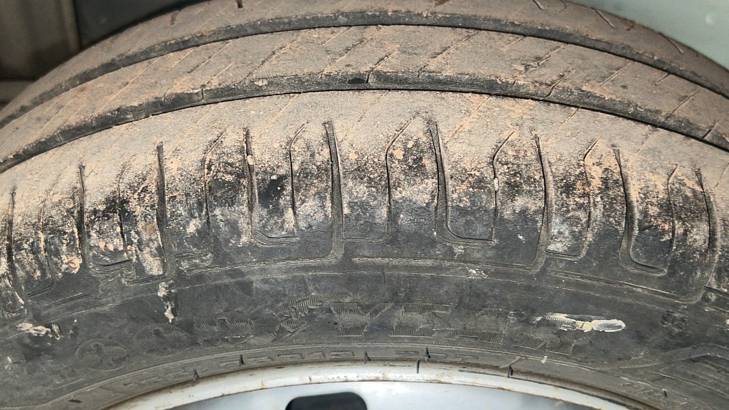 Used 2013 Maruti Suzuki Alto K10 LXi Petrol Manual tyres LEFT REAR TYRE TREAD VIEW