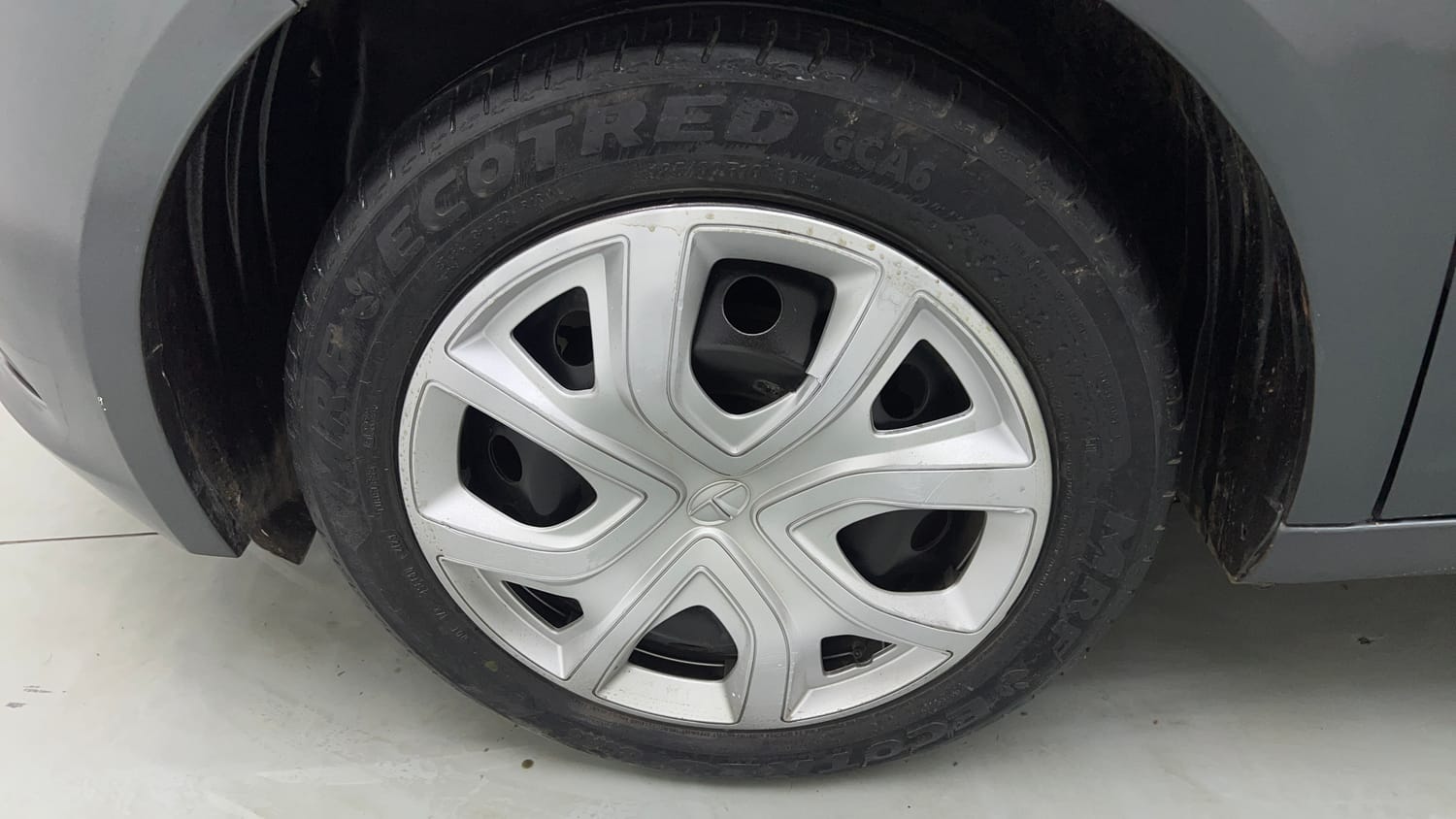 Used 2023 Tata Altroz XT Petrol Petrol Manual tyres LEFT FRONT TYRE RIM VIEW