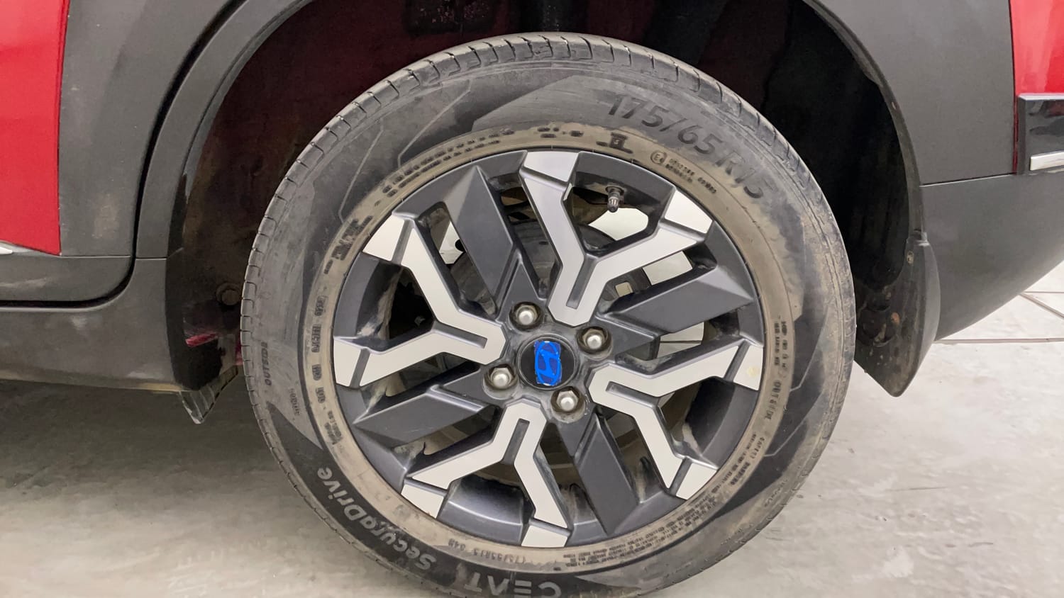 Used 2024 Hyundai Exter SX (O) 1.2 AMT Petrol Automatic tyres LEFT REAR TYRE RIM VIEW