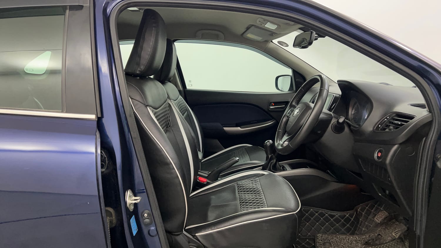 Used 2019 Toyota Glanza V Petrol Manual interior RIGHT SIDE FRONT DOOR CABIN VIEW