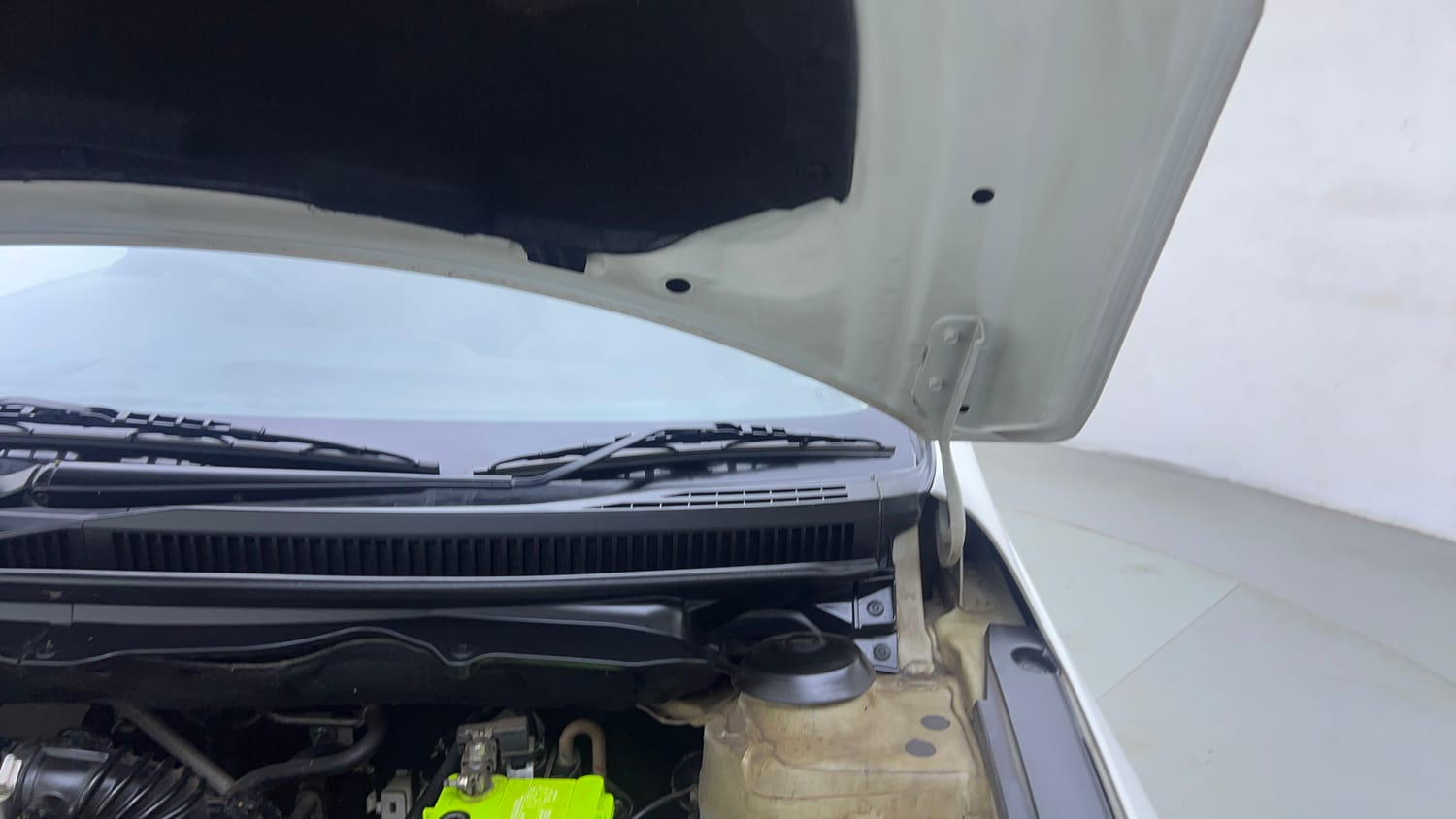 Used 2022 Maruti Suzuki Ciaz Zeta 1.5 AT Petrol Automatic engine ENGINE LEFT SIDE HINGE & APRON VIEW
