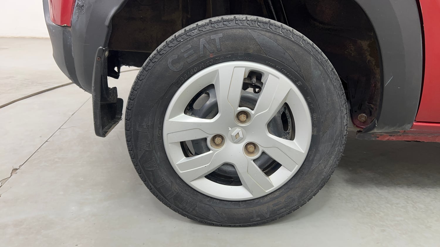 Used 2018 Renault Kwid 1.0 RXT Petrol Manual tyres RIGHT REAR TYRE RIM VIEW