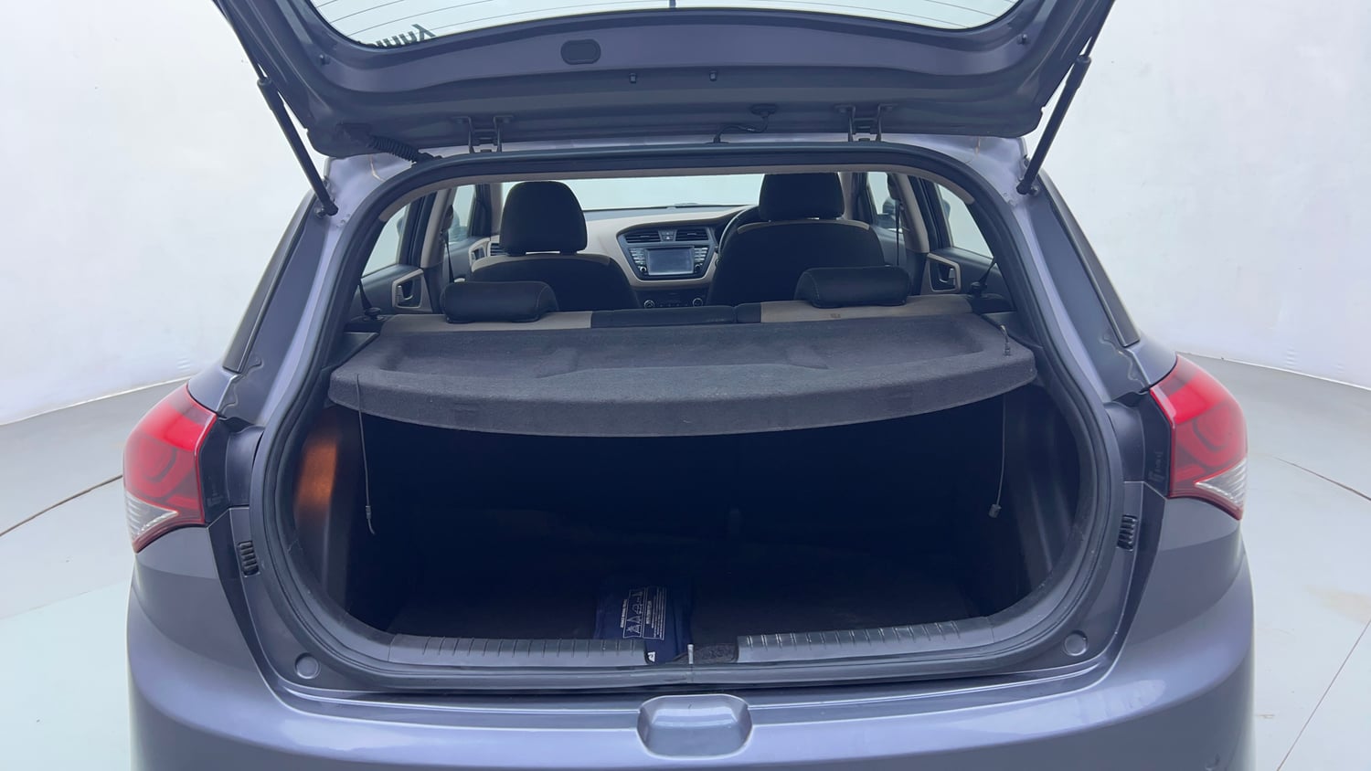 Used 2017 Hyundai Elite i20 Asta 1.2 (O) Petrol Manual interior DICKY INSIDE VIEW
