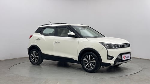 Used 2021 Mahindra XUV 300 W8 (O) 1.2 Petrol Petrol Manual exterior RIGHT FRONT CORNER VIEW