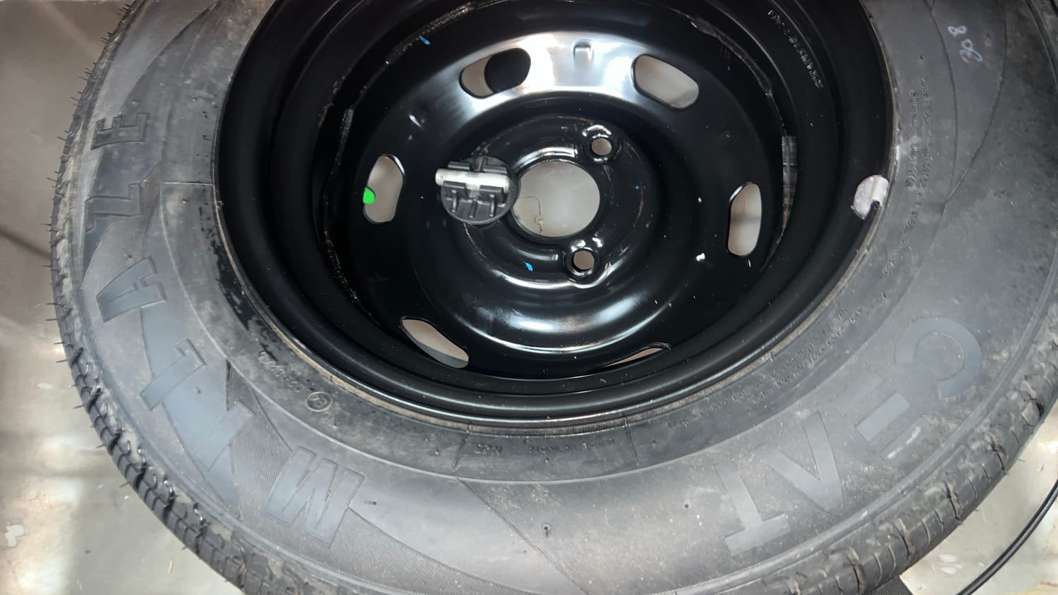 Used 2017 Renault Kwid CLIMBER 1.0 AMT Petrol Automatic tyres SPARE TYRE VIEW