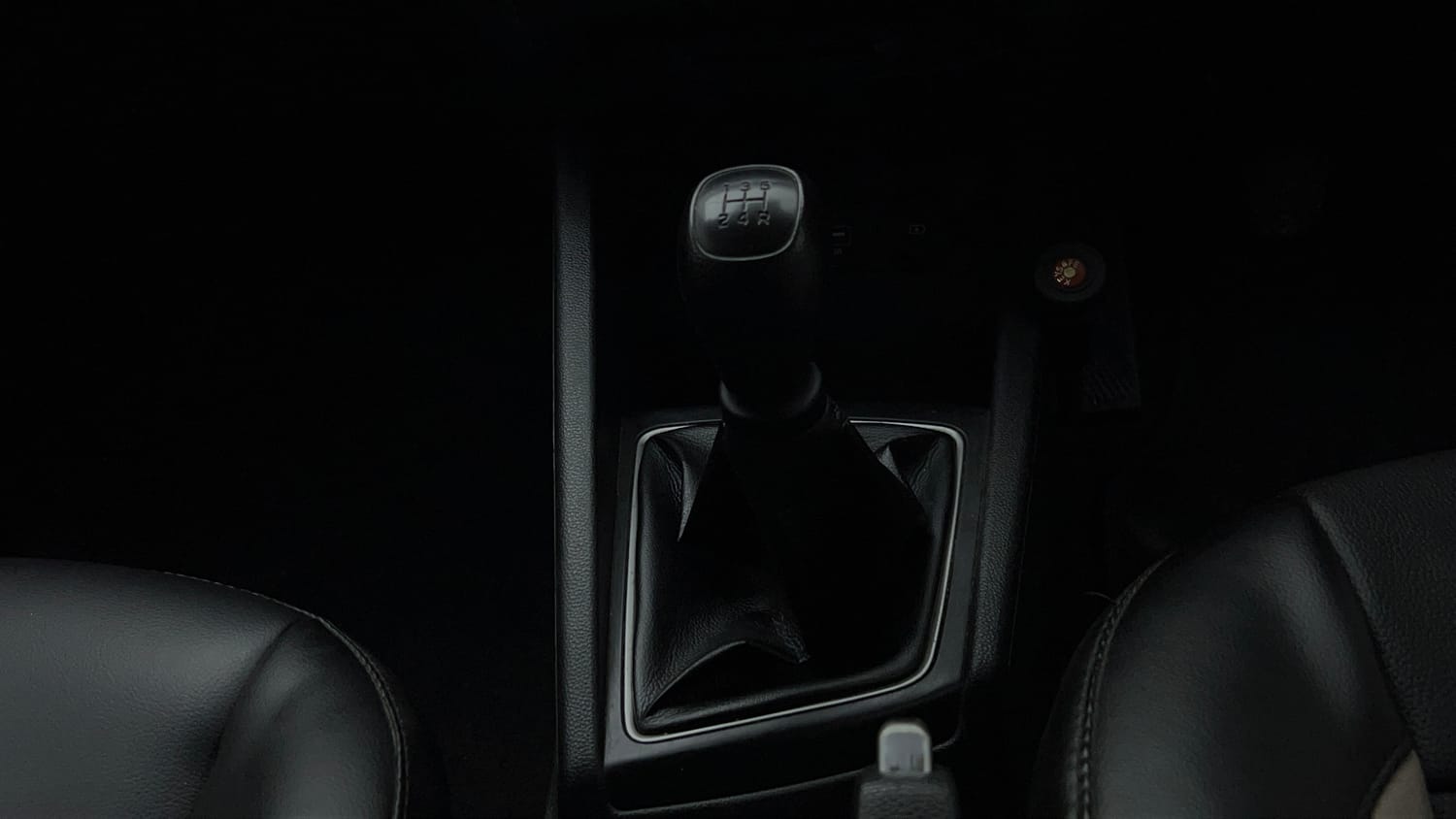 Used 2020 Hyundai Elite i20 Sportz Plus 1.2 Petrol Manual interior GEAR  KNOB VIEW