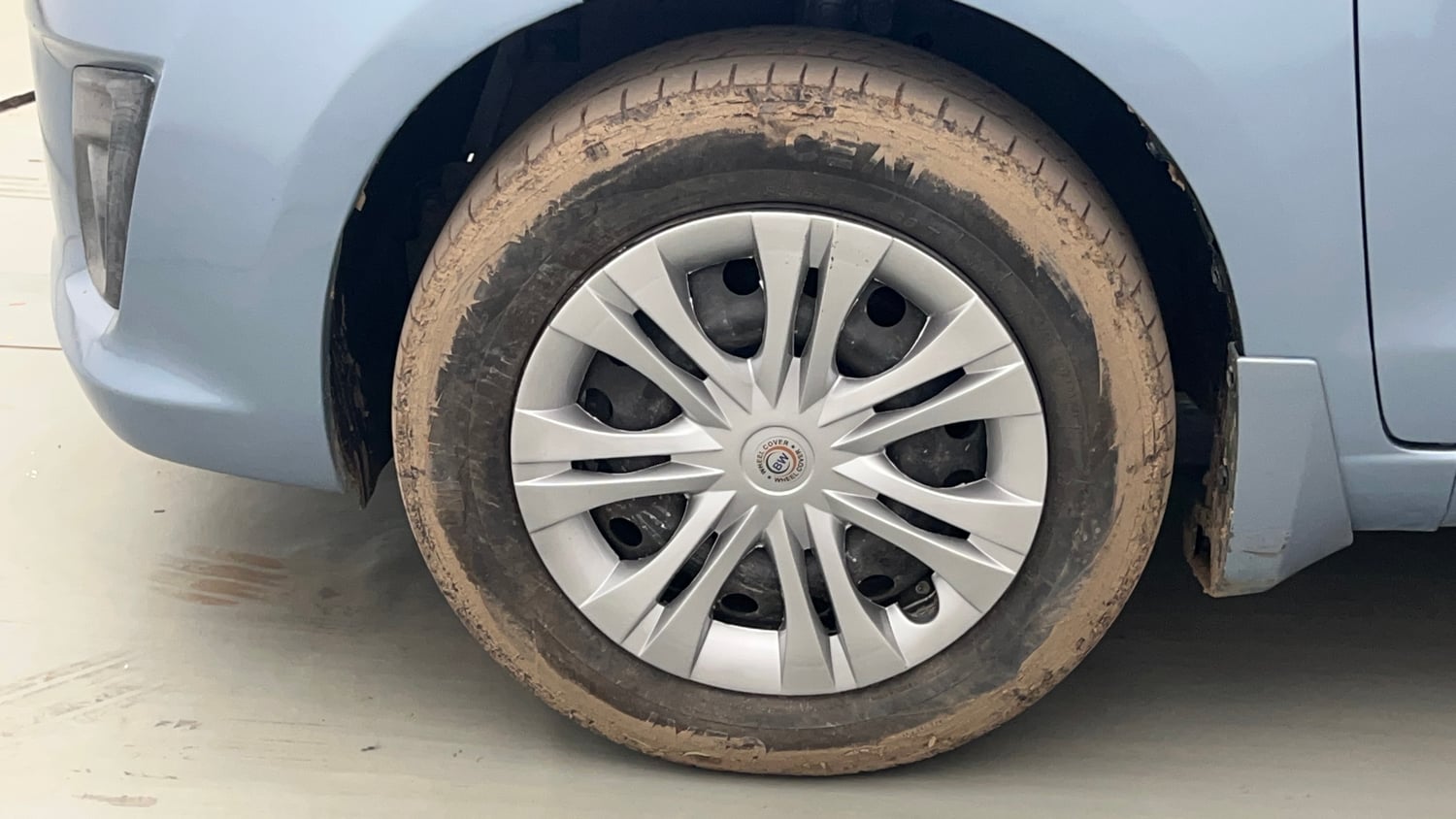 Used 2013 Maruti Suzuki Ertiga Vxi Petrol Manual tyres LEFT FRONT TYRE RIM VIEW