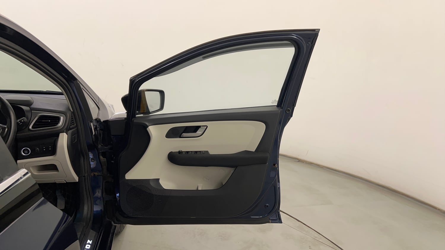 Used 2023 Tata Altroz XZ Plus (O) (S) iCNG Cng Manual interior RIGHT FRONT DOOR OPEN VIEW