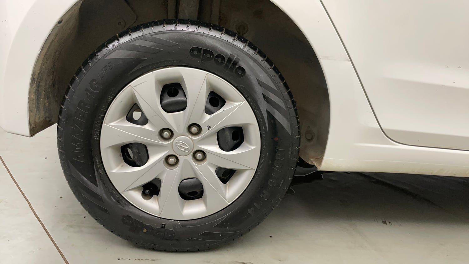 Used 2017 Hyundai Elite i20 Sportz 1.4 CRDI Diesel Manual tyres RIGHT REAR TYRE RIM VIEW