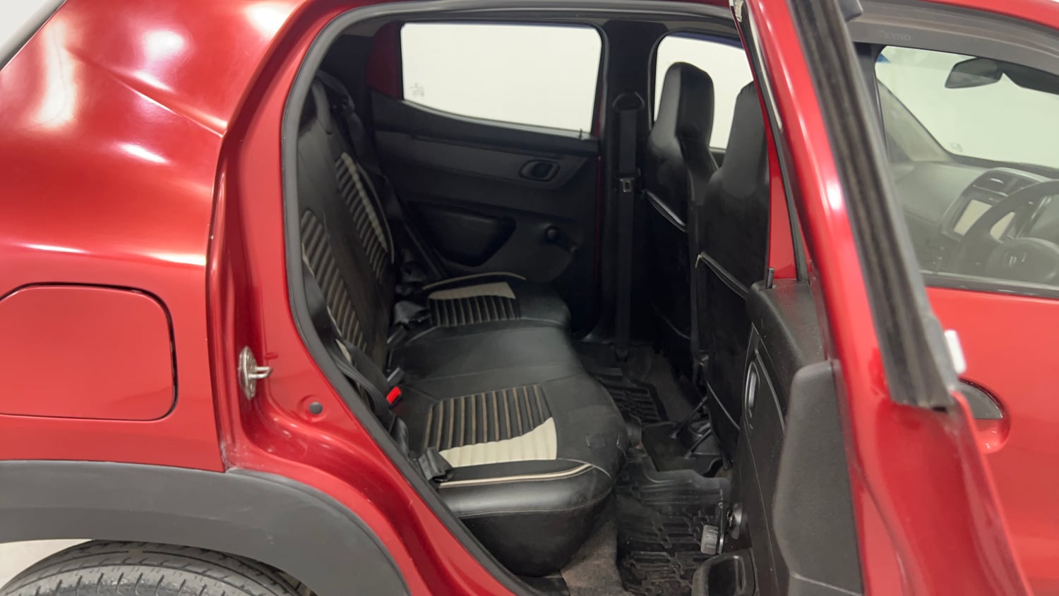 Used 2018 Renault Kwid 1.0 RXT Petrol Manual interior RIGHT SIDE REAR DOOR CABIN VIEW