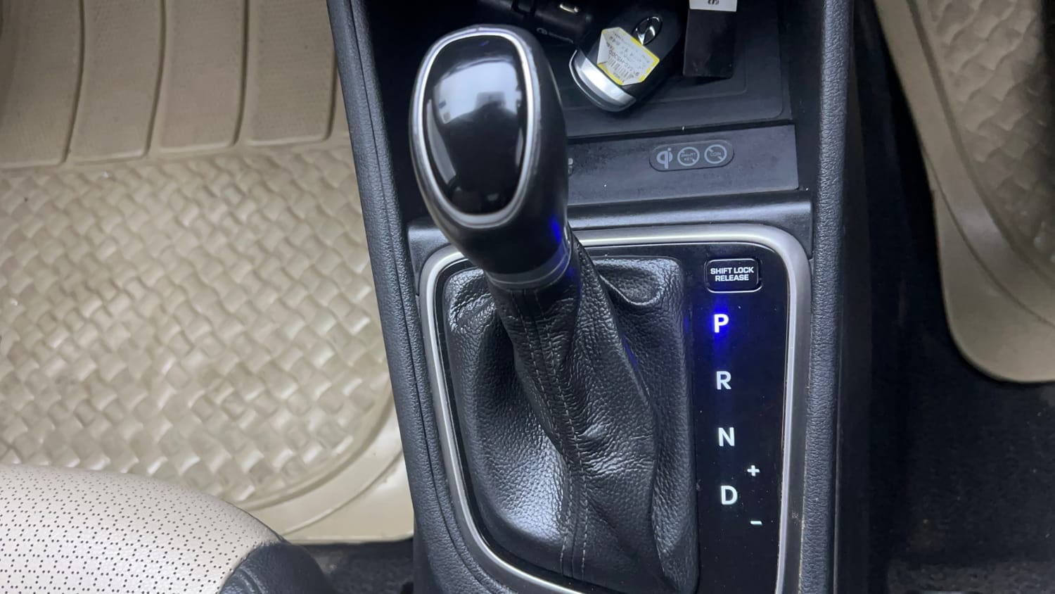 Used 2019 Hyundai Verna SX (O) 1.6 VTVT AT Petrol Automatic interior GEAR  KNOB VIEW