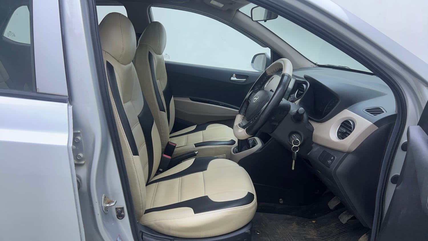 Used 2017 Hyundai Grand i10 Sportz 1.2 Kappa VTVT Petrol Manual interior RIGHT SIDE FRONT DOOR CABIN VIEW